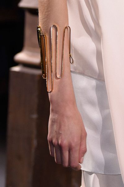 Vionnet Spring 2016 // serious DIY potential - grab some 10 gauge soft wire from...