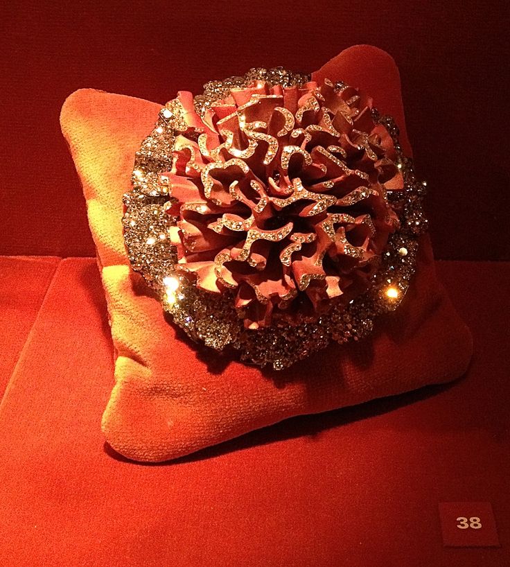 JAR Carnation Brooch, 2011 ~ Sapphires. diamonds, aluminum, silver. gold ~ photo...