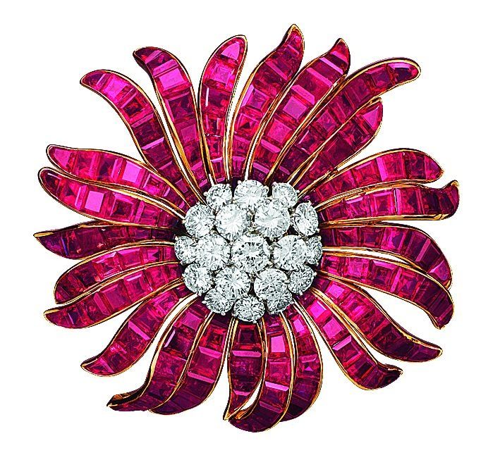 Van Cleef & Arpels Brooch Daisy , 1964. My mum had one of these...no idea what h...