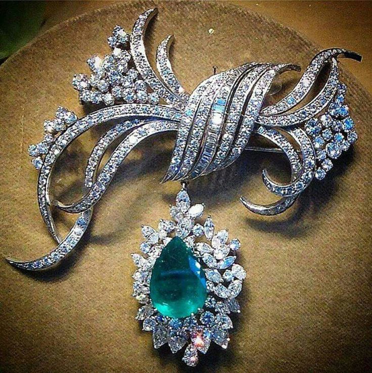 Stunning Emerald and diamond brooch