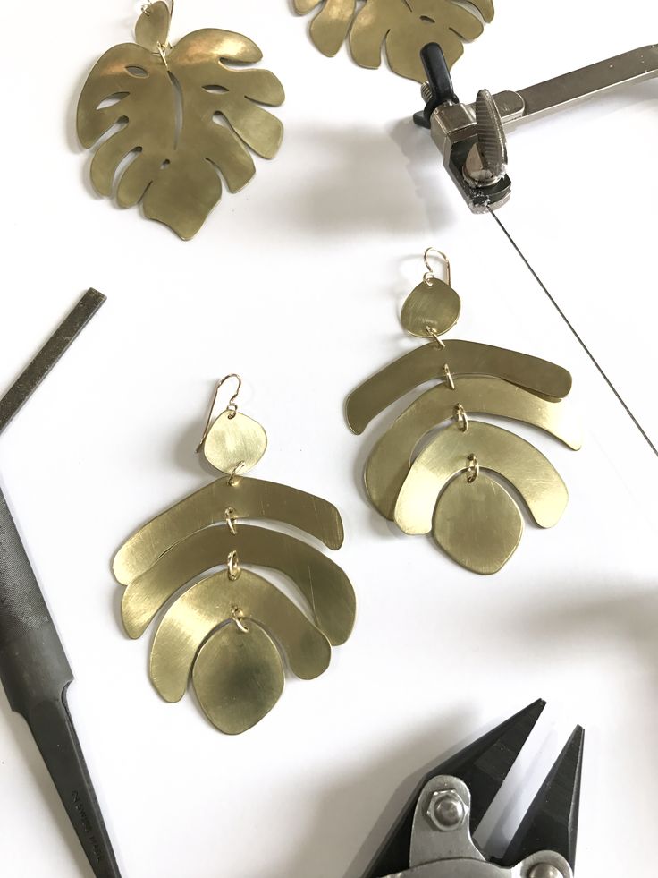 I’m so excited to announce that I’ll be teaching two online metalsmithing cl...