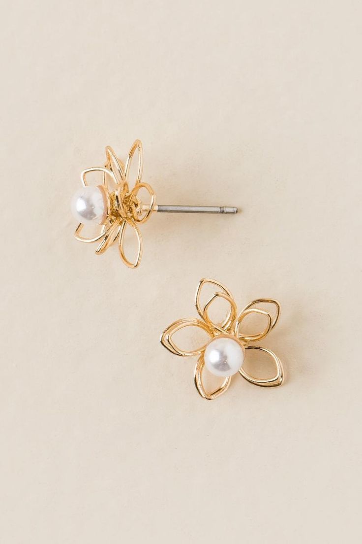 Kellen Flower Pearl Stud Earring