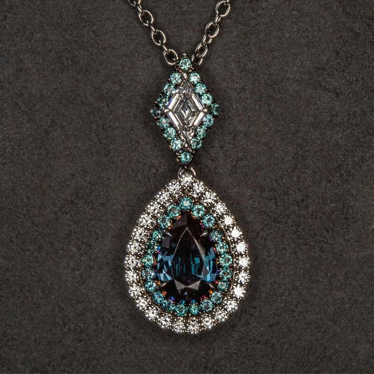 Omi Privé is synonymous with alexandrite. It is one of our favorite stones, not...