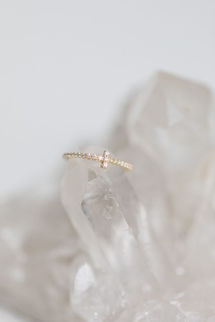 Tiffany and Co. / Fine Jewellery / Petite Diamonds / Engagement Ring / Gold Jewe...
