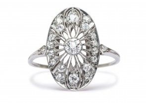 Gorgeous oval engagement ring