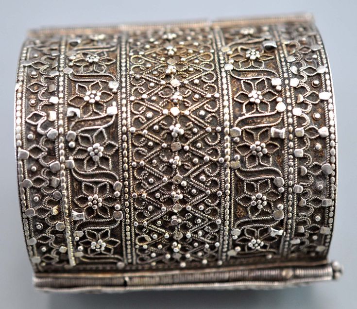 Silver bracelet, Yemen, circa 19th century.