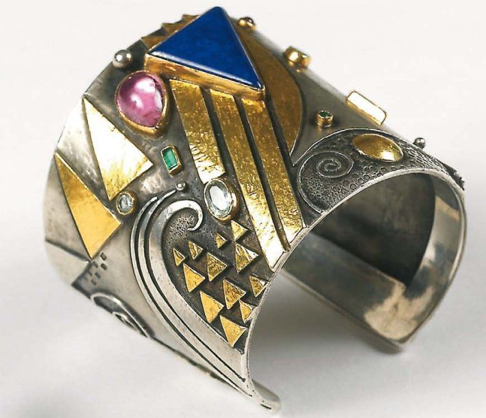 Cuff bracelet | Linda Ladurner. Silver, gold, lapis lazuli, emerald, aquamarine ...