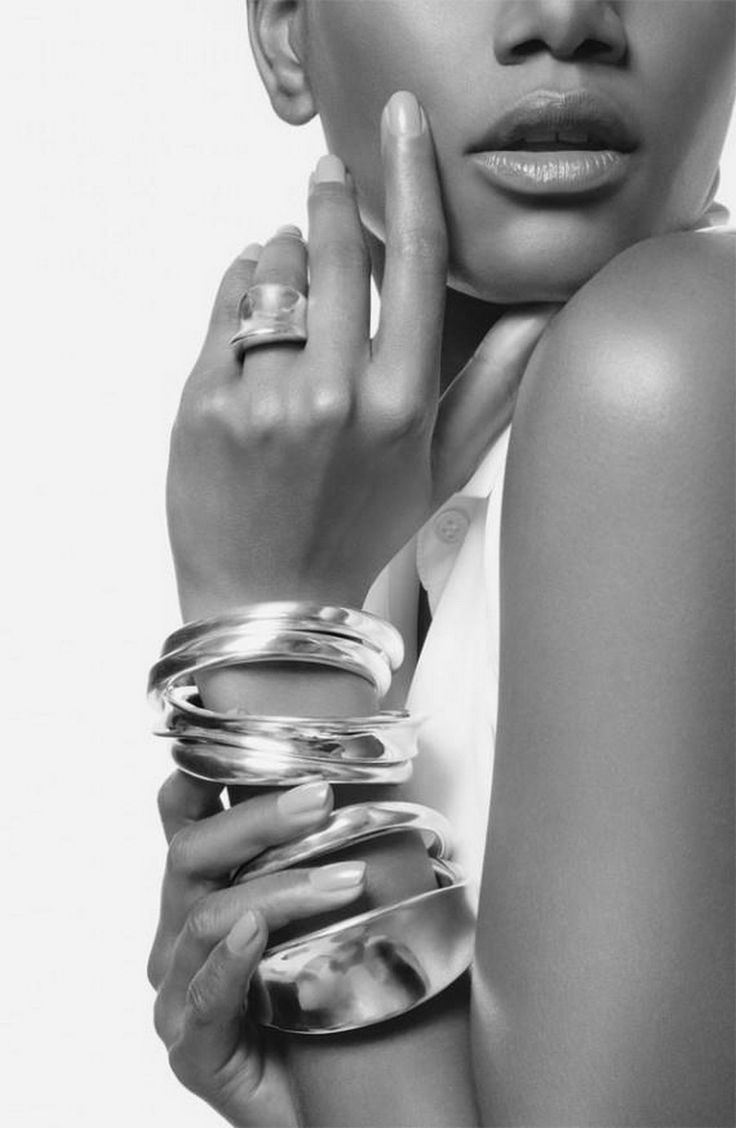 Love the bangle and ring look. (ZsaZsa Bellagio)