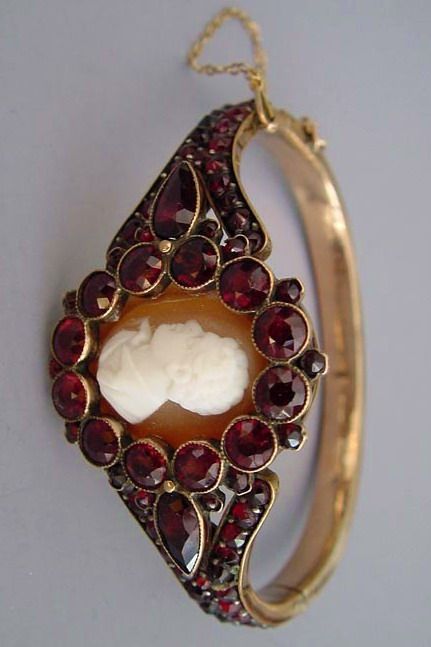 VICTORIAN Bohemian garnets hinged bangle set with a portrait cameo of George Gor...