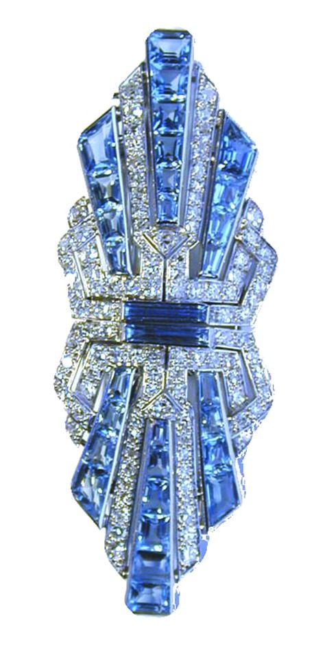 AN ART DECO AQUAMARINE AND DIAMOND DOUBLE CLIP BROOCH, circa 1925 with two thin ...