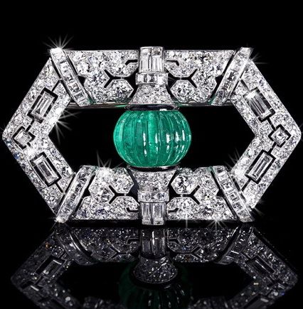 AN EXCLUSIVE ART DÉCO EMERALD AND DIAMOND BROOCH WITH BLACK ENAMEL SIGNED BOUCH...