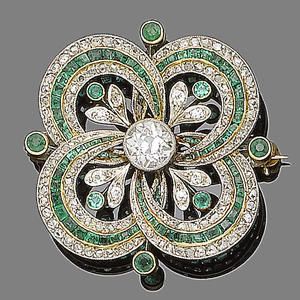 An emerald and diamond brooch/pendant, ca 1915. Centrally-set with an old brilli...