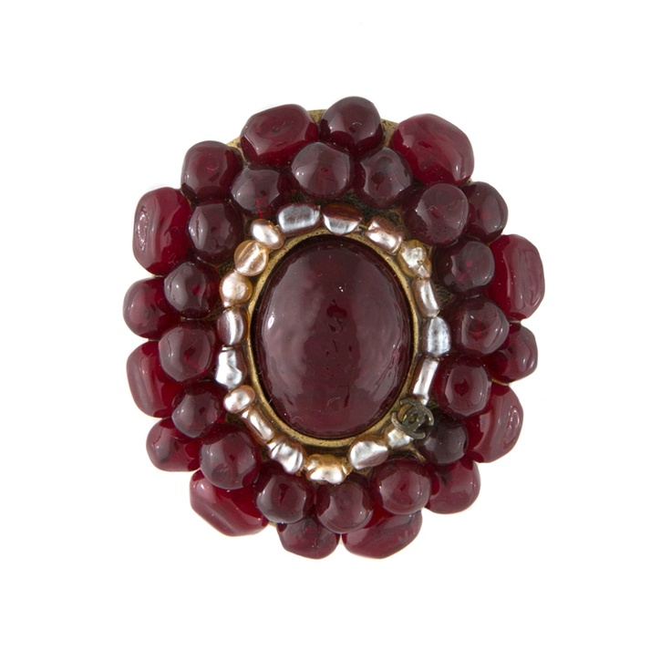CHANEL SIGNED GARNET GRIPOIX AND PEARL BROOCH/PiN, 1940s