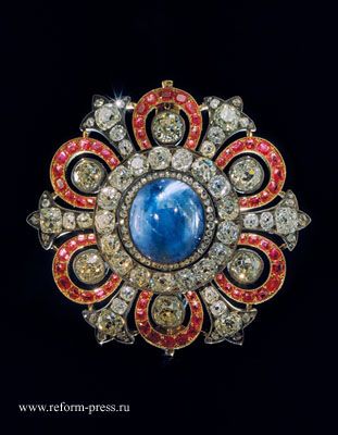 The brooch belonged to The Romanovs since the 18th century - gold, silver, diamo...