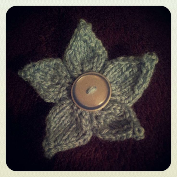 Knitted flower brooche