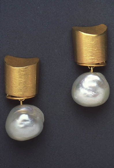 Pearl and gold earrings ♦F&I♦