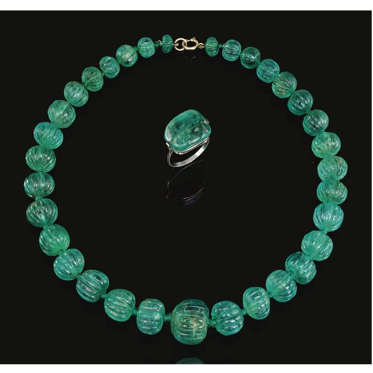AN IMPORTANT INDIAN EMERALD BEAD NECKLACE AND A RING, LATE 19TH CENTURY.    Desi...