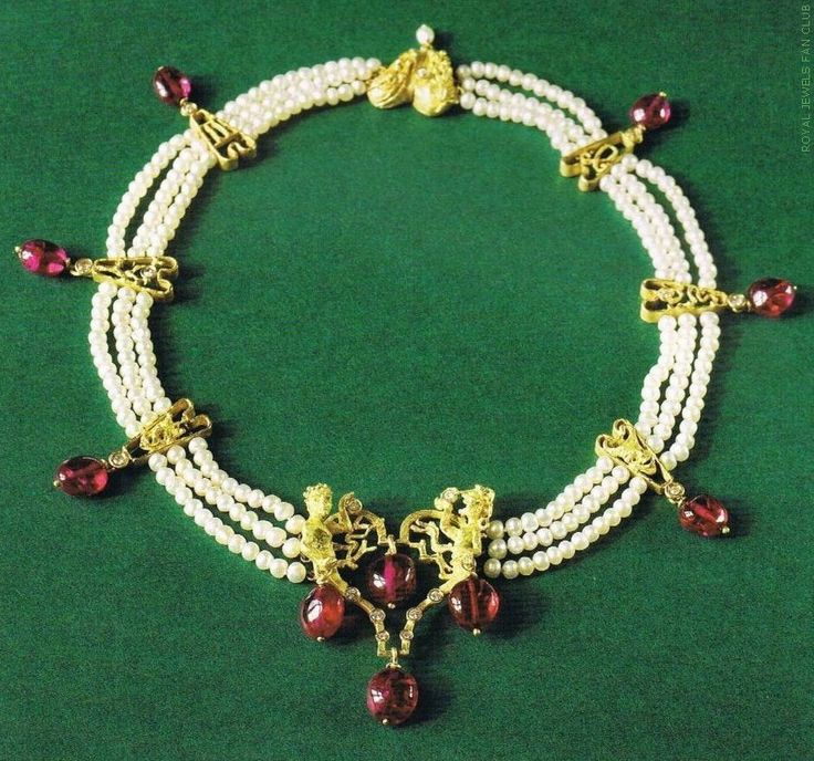 Made by the famous Danish goldsmith Torben Hardenberg, this necklace is part of ...
