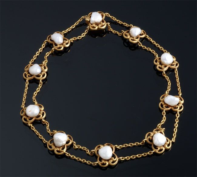 Pearl and gold necklace.