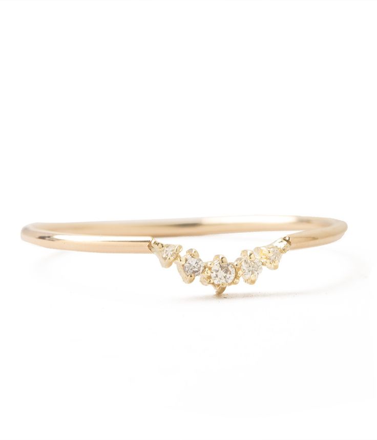 This delicate band places five diamonds in the perfect little arch. Perfectly…