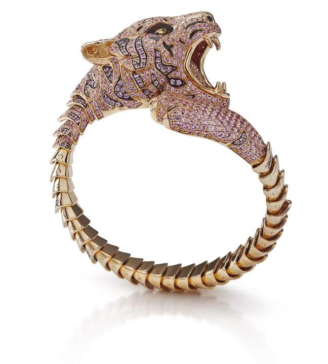 Le bracelet Siberian Tiger de Robert Coin en or rose et saphir rose. Une précie...