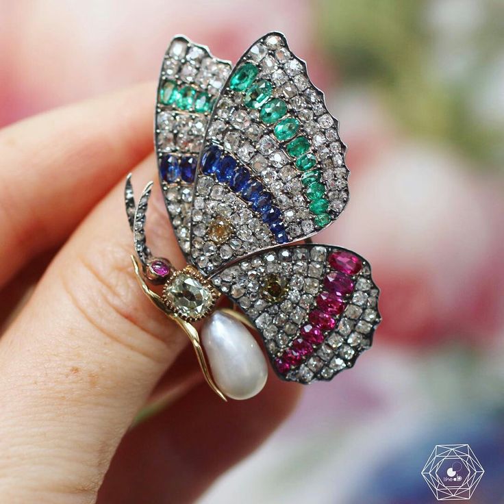 Love this delicate butterfly brooch from the 19th century featured at #AlainPaut...