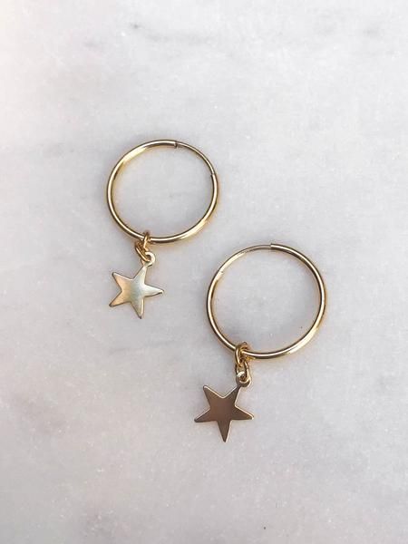 Stay on trend with these minimalistic hoop earrings! These gold filled hoops mea...