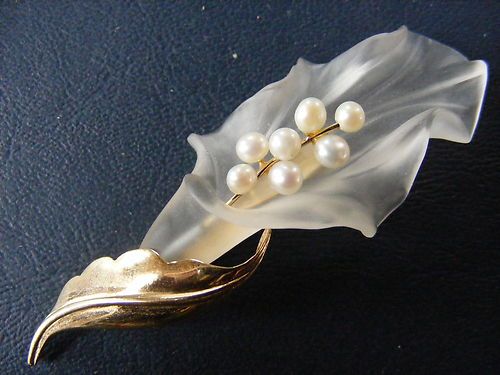 carved rock quartz, pearl and gold lily brooch