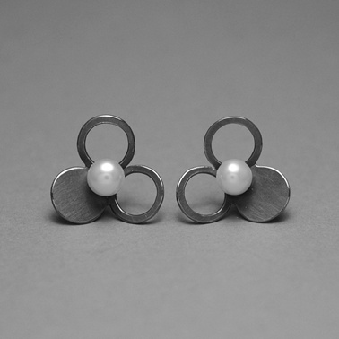 3 circles earrings with pearls