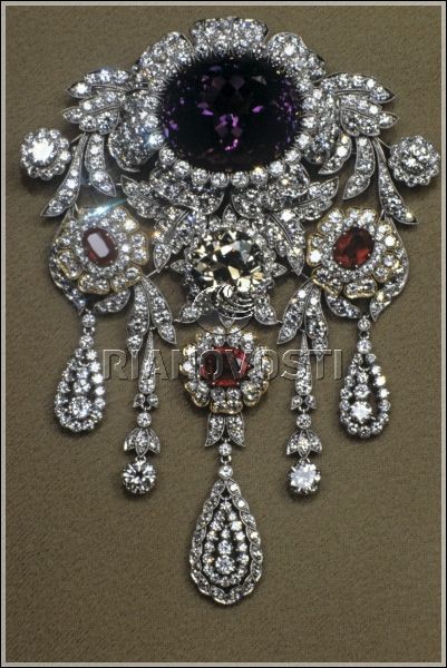Brooch of Diamond Fund of Russia.  Platinum and Gold.  Diamonds - 480 pc. (36.01...