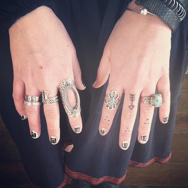 .penny shima glanz Douglas People | Accessorized. #freepeople #rings #nailart