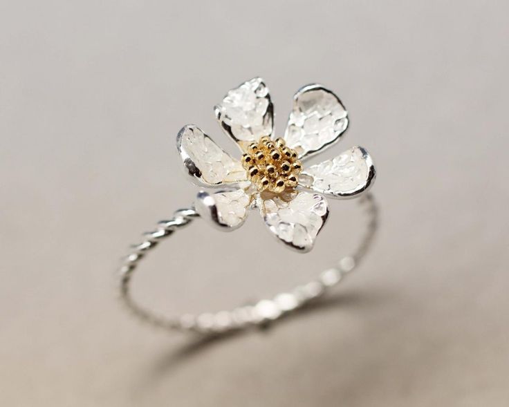 Danity White daisy flower ring
