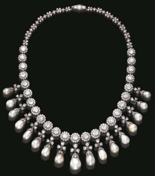 AN EXQUISITE ANTIQUE PEARL AND DIAMOND NECKLACE The front decorated with a fring...
