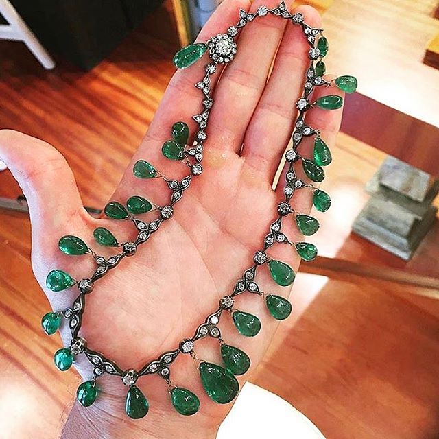 An Impeccable Antique Emerald Drops & Diamond Necklace #AntiqueJewels #Emeralds ...