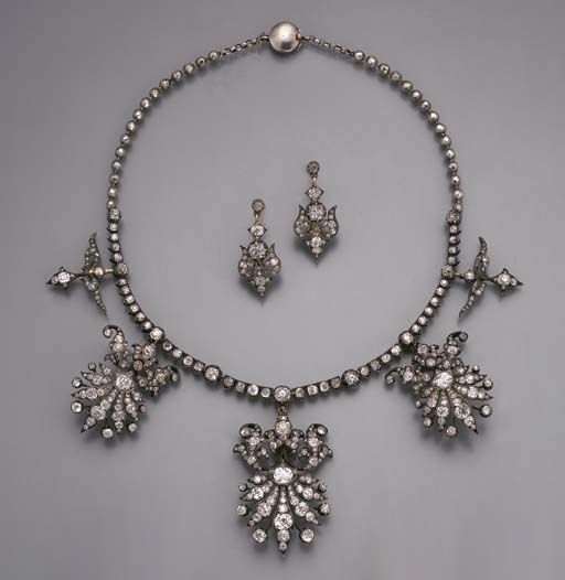 Necklace Collection : AN ANTIQUE DIAMOND NECKLACE/TIARA The old-cut diamond coll...