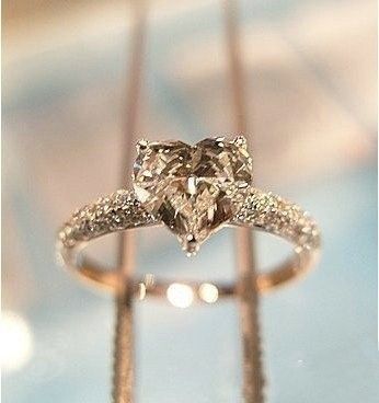Heart diamond ring. ♥