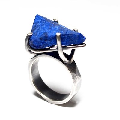 Joanna Gollberg: Lapis Ring. Love the stone and the mounting!