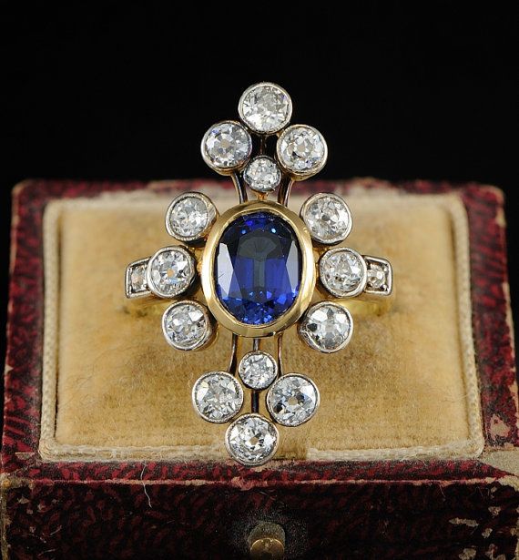 Victorian royal sapphire and diamond ring, dating back to around 1900 ca.