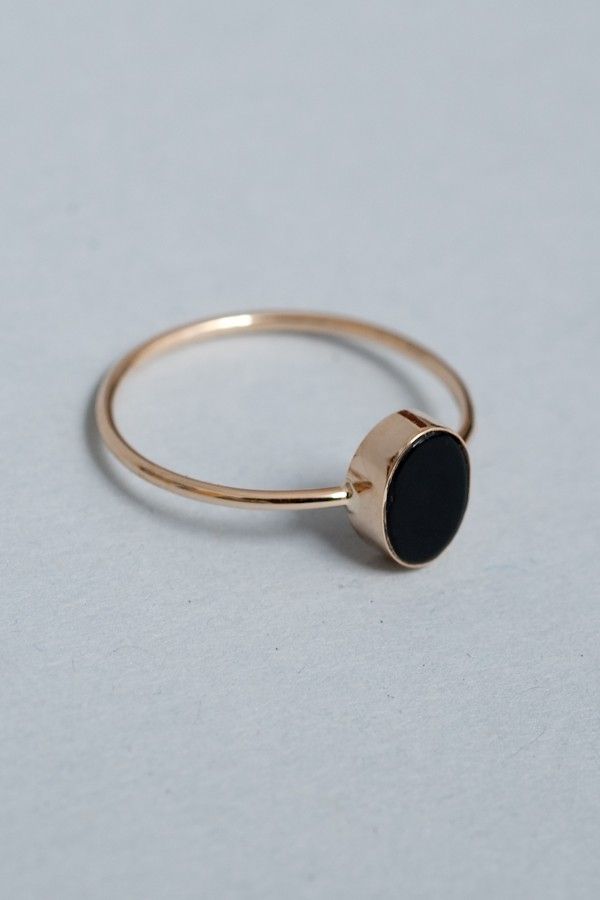 oval cabochon ring in onyx