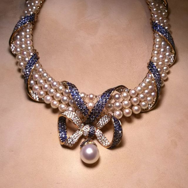 CHANEL blue sapphire, pearl.