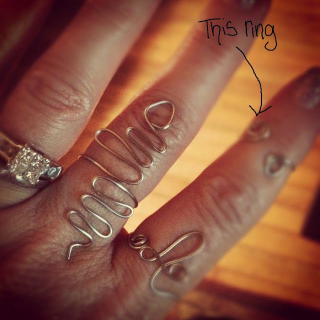 DYI wire mid rings...How cute are these?