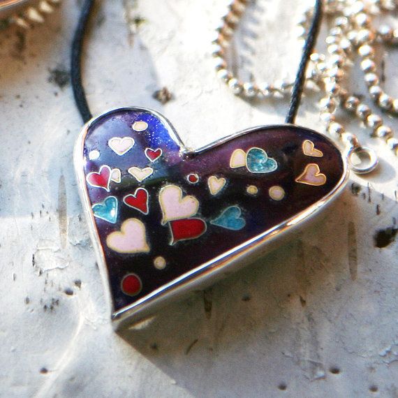Cloisonne heart pendant made of sterling silver 925. By Emoshine jewelry.