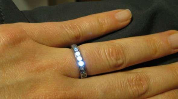 These DIY Rings Glow When Your Special Someone is Near #Valentines #Jewelry