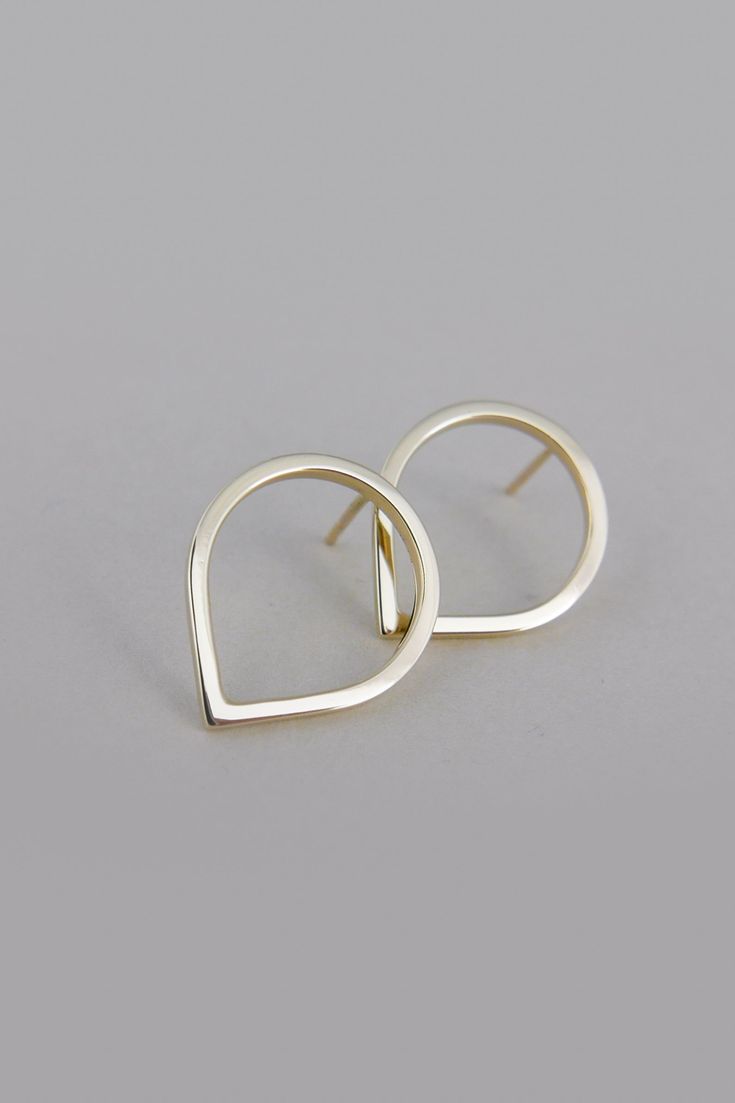 Minimalist gold earrings ♡ #14K #14Kgold #gold #goldjewelry #daintyearrings 
