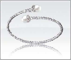 The PERFECT bracelet for mom! Sparkle Beads & Pearl Bangle Bracelet $114