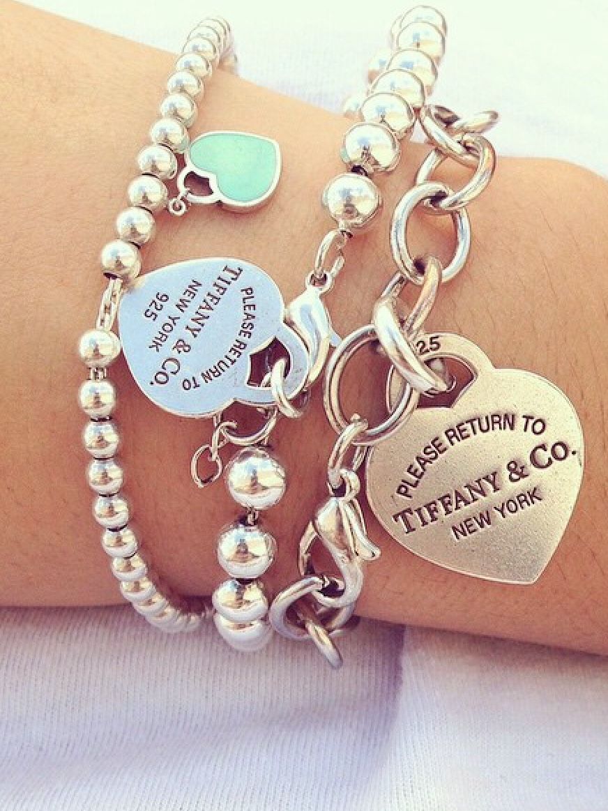 Ohhh I want !! I love bracelets esp with charms