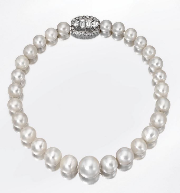 What’s the Best Way to Wear Your Pearl Necklace?