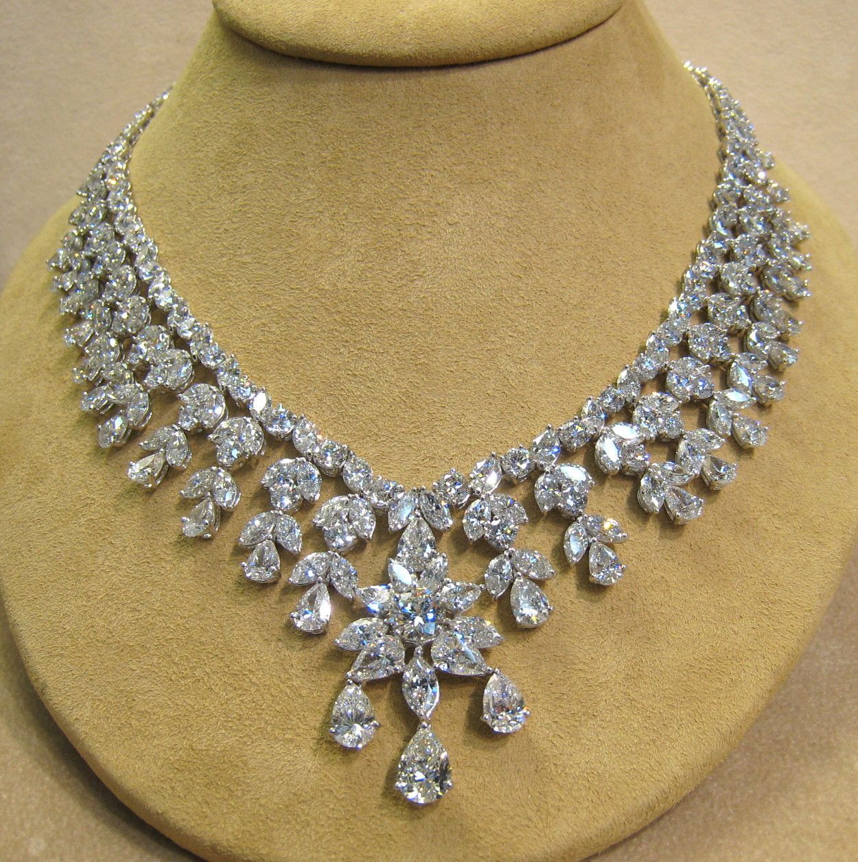 Certified Round Brilliant Diamond Pendant – Finest Jewelry